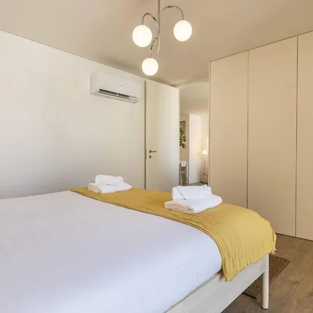 Dq De Loule 44 * Lisbon